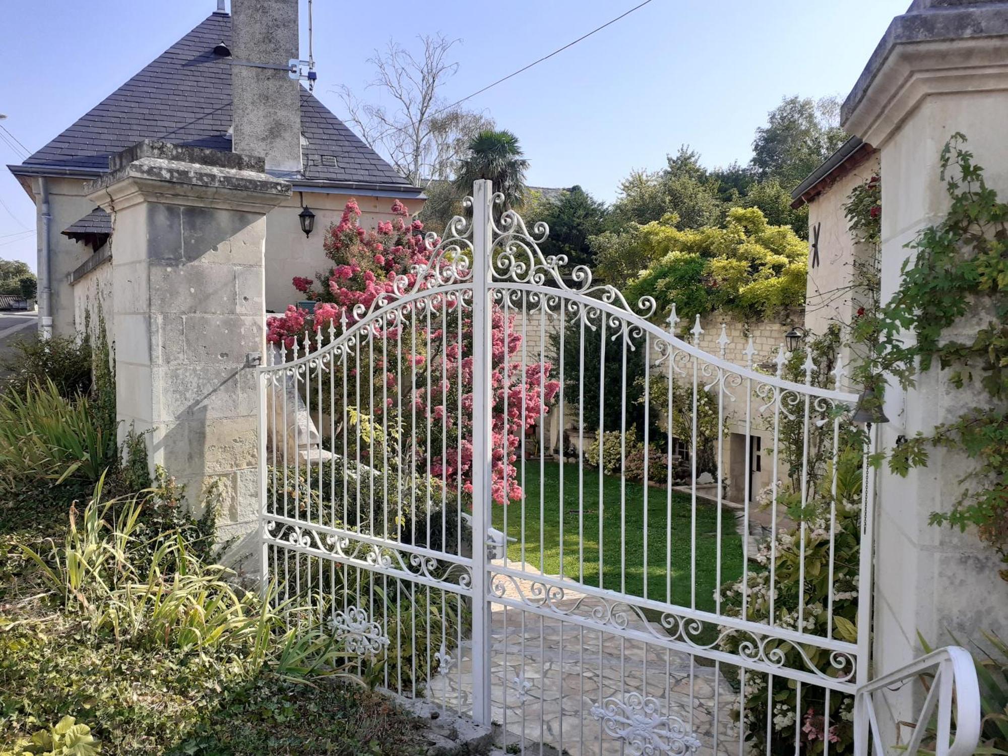Esprit Troglo Villa Beaumont-en-Véron Екстериор снимка